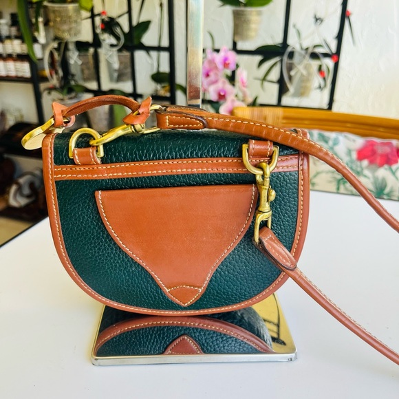 VINTAGE GREEN AND TAN DOONEY AND BOURKE BELT BAG CROSSBODY - Picture 4 of 16